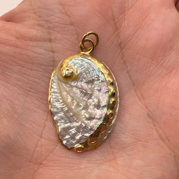Jewelry - Vintage Gold Tone White Iridescent Seashell Shell Pendant Jewelry Beach